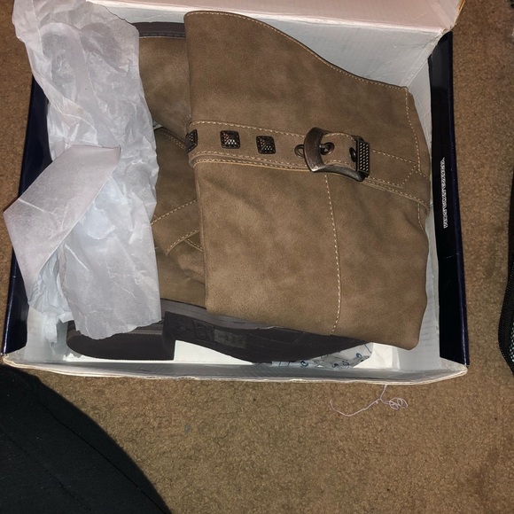 Boots - Picture 5 of 5